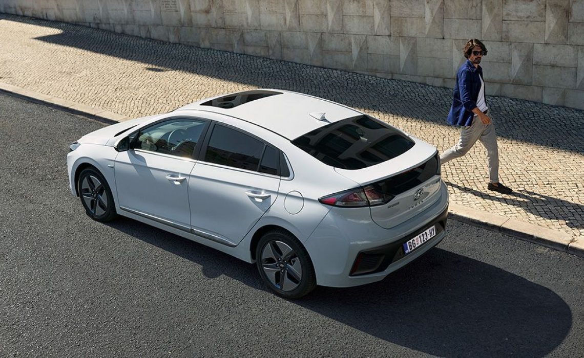 Rešenje bokova i zadnjeg dela automobila omogućuju dobro pozicioniranje baterije