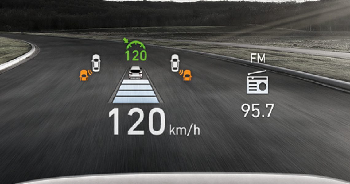 Bitni parametri u i oko vozila na ekranu projektovani su na vetrobran