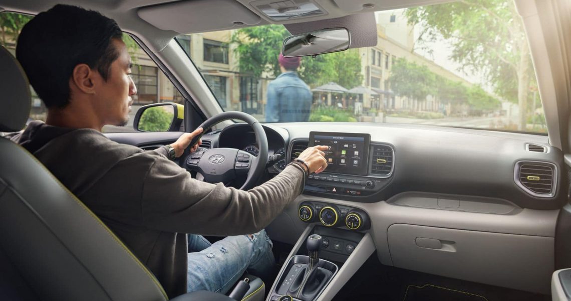 Hyundai Venue - ekran osetljiv na dodir od 8 inčna pruža komfornu asistenciju pri vožnji