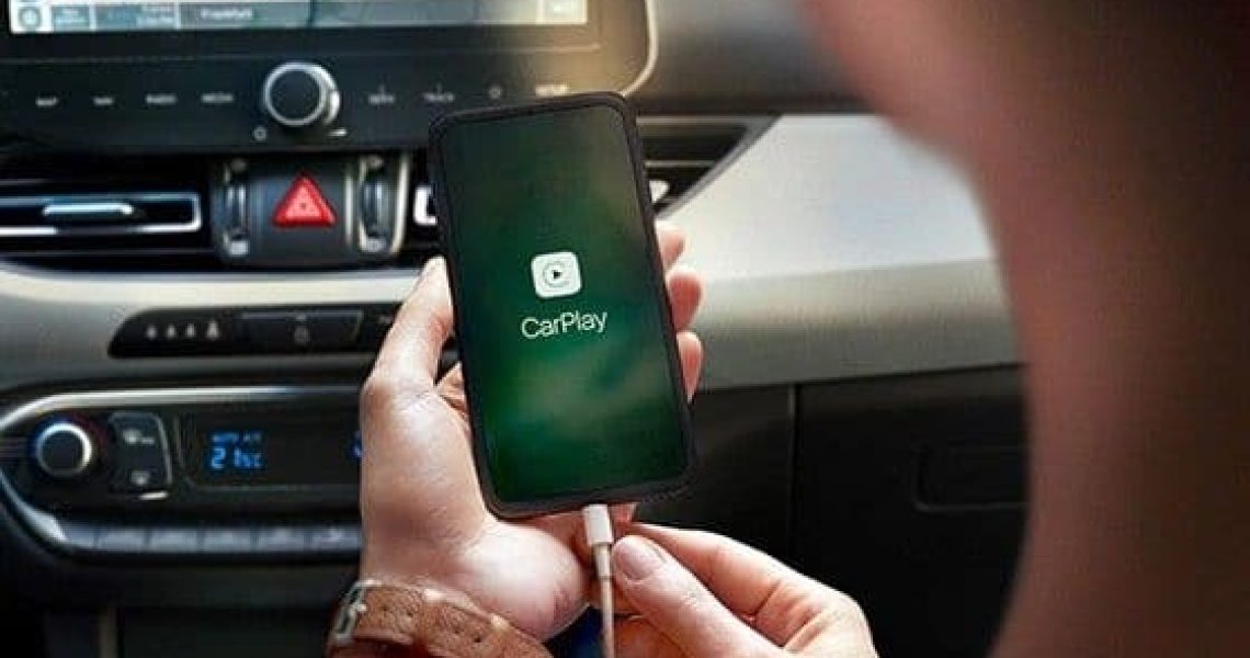 Lako povezivanje sadržaja telefona sa displejem unutar vozila
